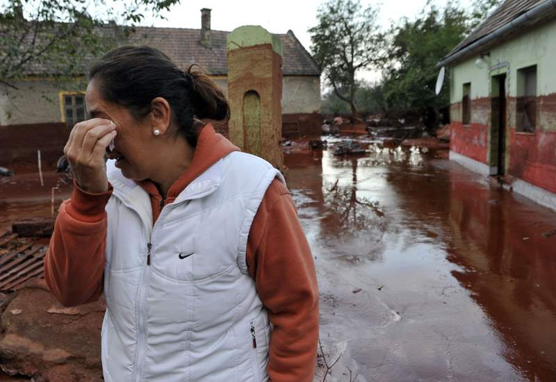 Illustration for article titled Hungarian toxic sludge kills 4, injures at least 120 — and it may be headed for the Danube